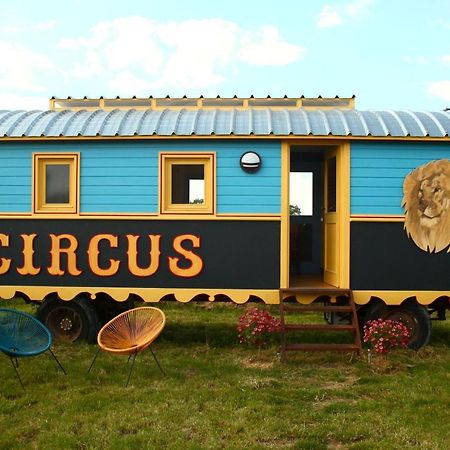 La Roulotte Circus Des Grillots Hotel Beaulon Ngoại thất bức ảnh