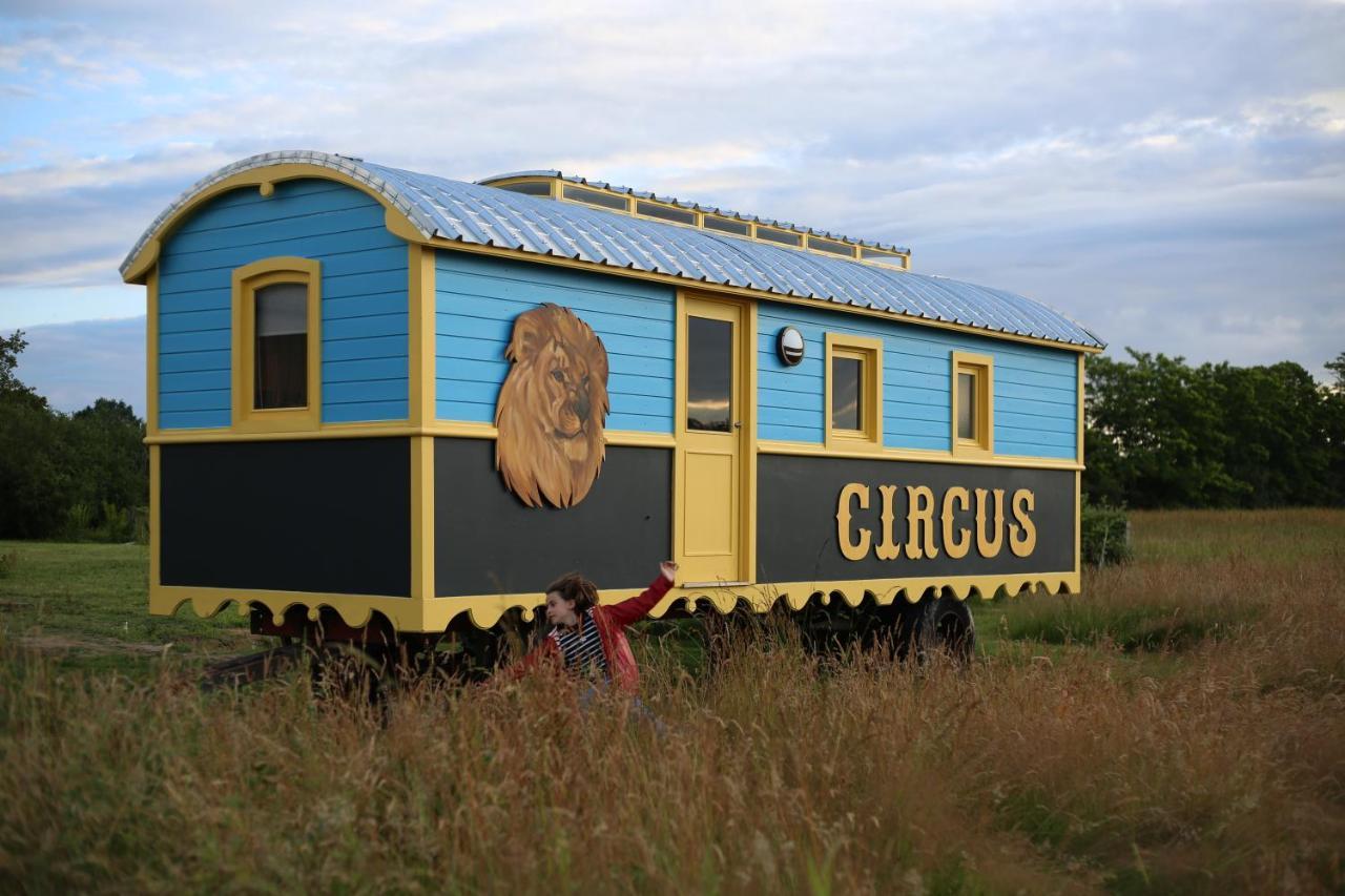 La Roulotte Circus Des Grillots Hotel Beaulon Ngoại thất bức ảnh