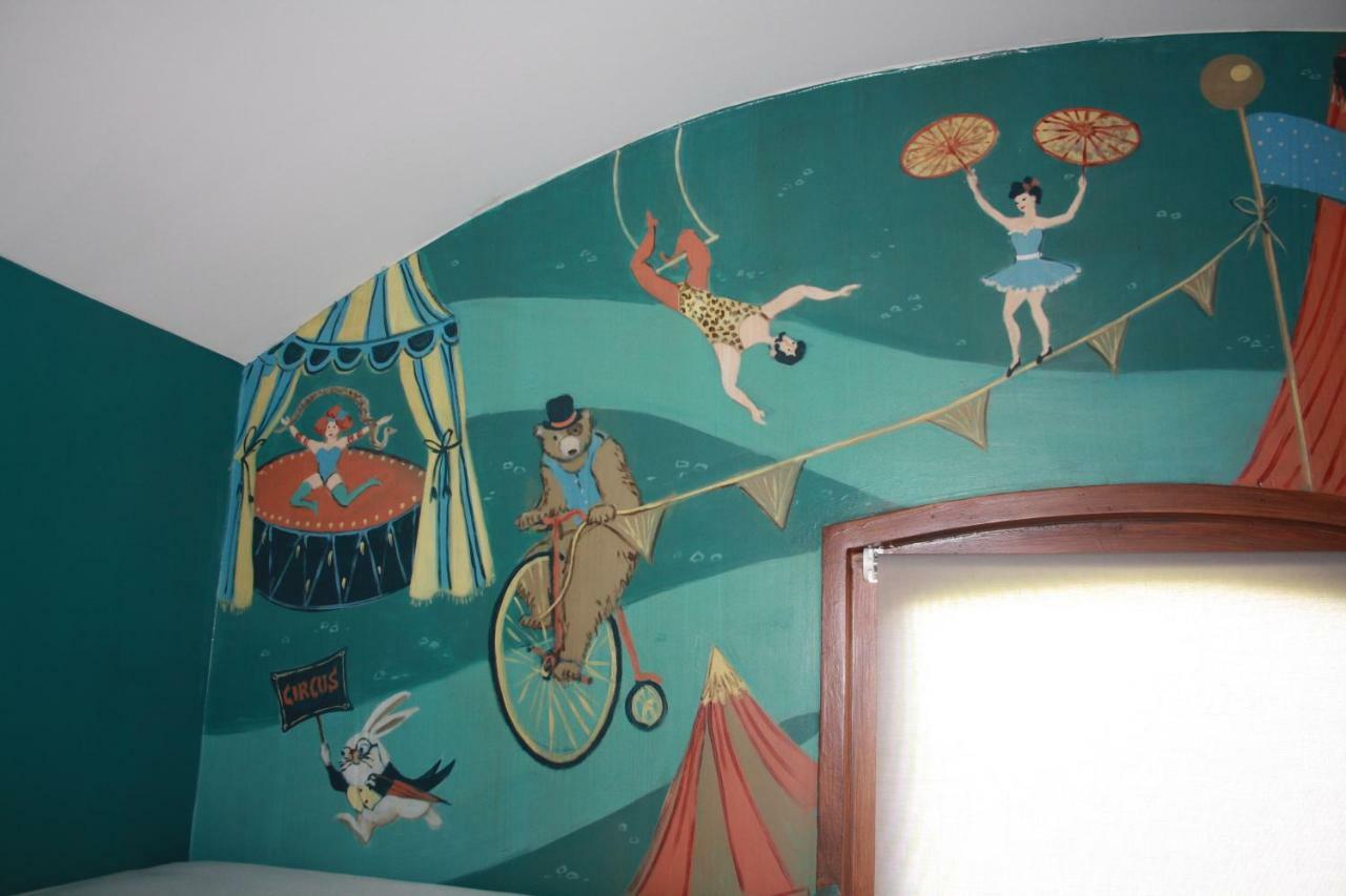 La Roulotte Circus Des Grillots Hotel Beaulon Ngoại thất bức ảnh